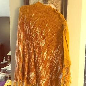 LuLaRoe Mimi Poncho OS